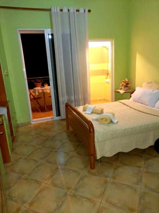 Manthoguesthouse Гирокастра Экстерьер фото